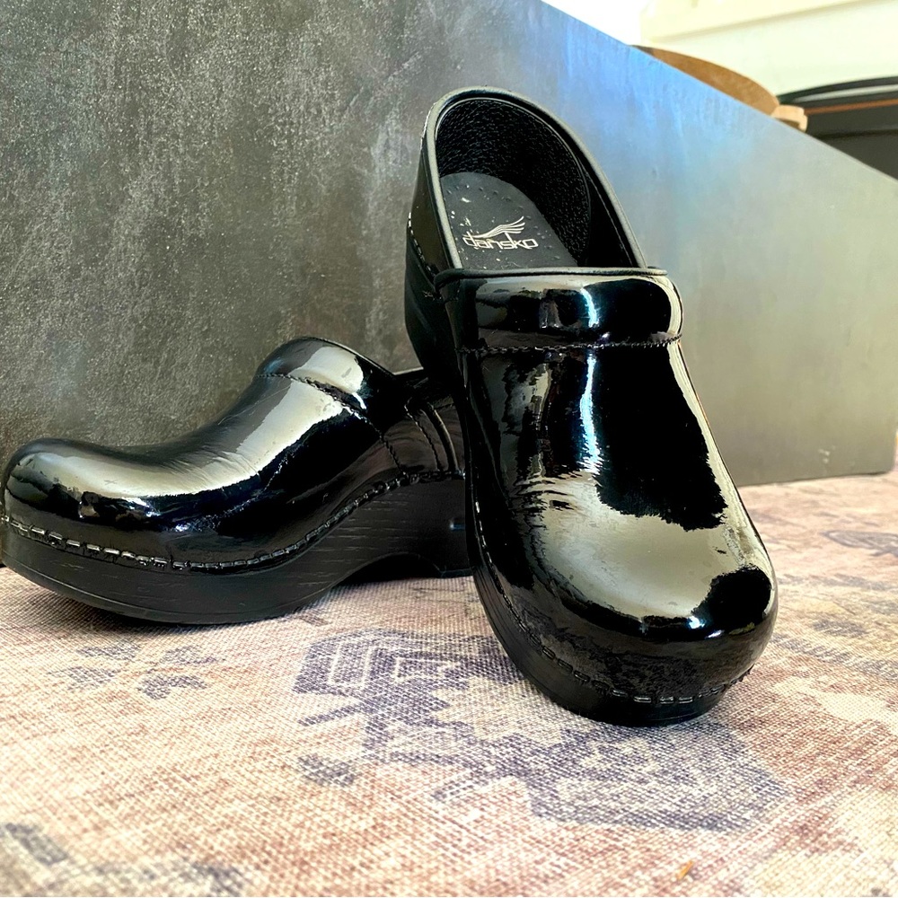 Black patent leather dansko clogs size 36!